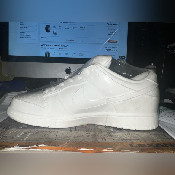 OG Pigeon Staple x Nike Dunk Low Resin Statue - Picture 1 of 6